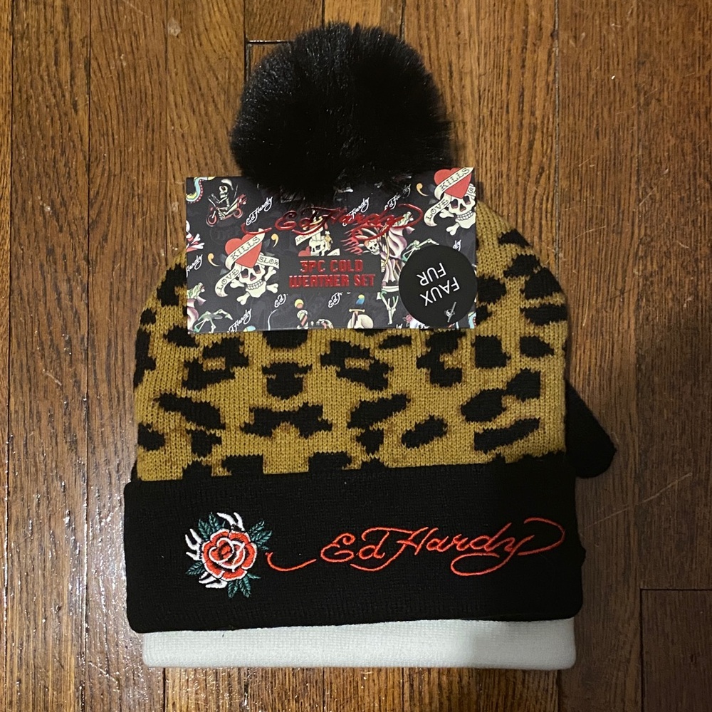 V! Black white NWT Ed Hardy 3 Pc Cold Weather Set - 2 Beanies & Gloves